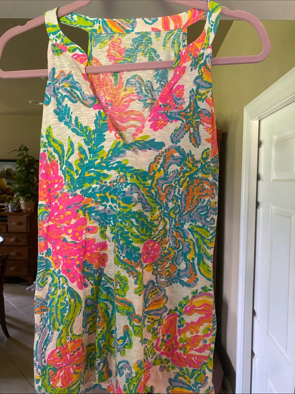 Lily Pulitzer Bright Vibrant Floral Sleeveless Cotton Shirt. SzMedium. Gorgeous